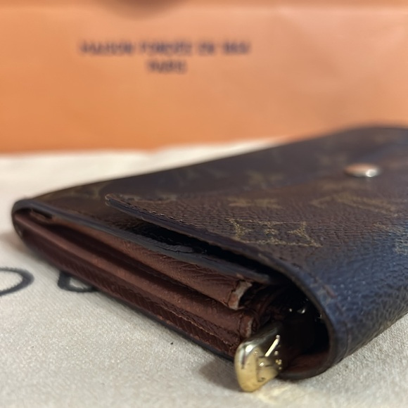 100% Authentic Louis Vuitton Monogram Sarah Long Wallet - Picture 4 of 15